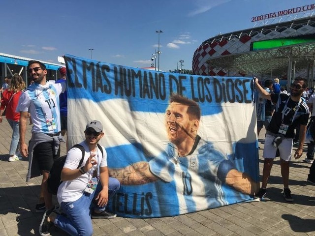 Argentyńscy kibice wierzą, że Leo Messi pomoże odrodzić się ich reprezentacji.