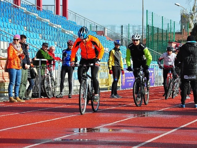 Trasa rowerowa rozpoczęła się na stadionie przy ulicy Koseły.