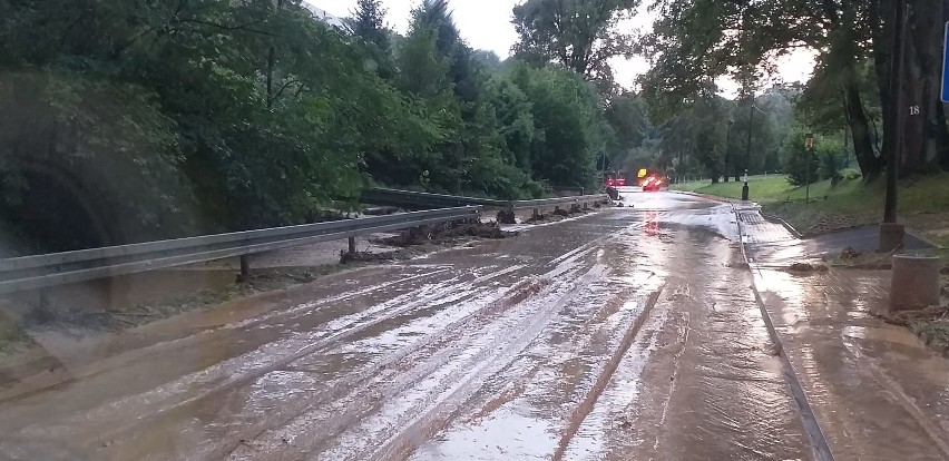 100 tys. zł strat po oberwaniu chmury w Porębie. Starostwo w Strzelcach Opolskich oszacowało straty