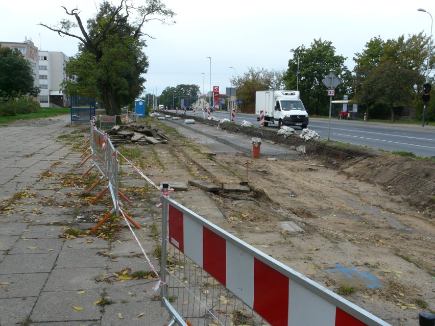 Remont torowiska przy ulicy Łaskiej. Postęp prac przy największym remoncie w Pabianicach ZDJĘCIA