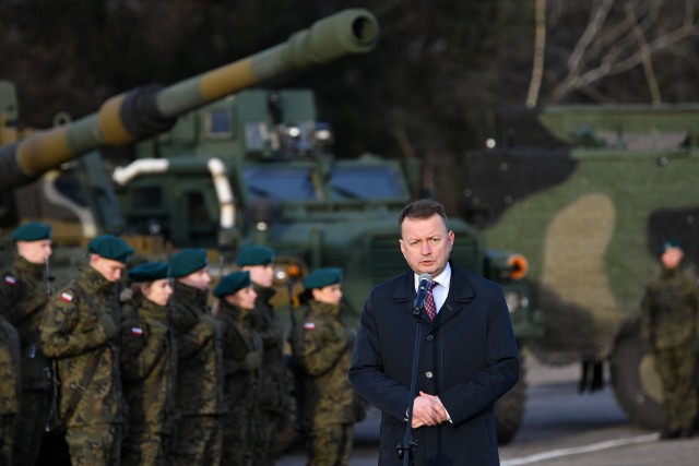 „Rozmowy w bazie wojskowej Tapa w formacie wielostronnym ministrów obrony będą poświęcone przede wszystkim ustaleniu dalszej, niezbędnej pomocy wojskowej dla Ukrainy, która broni się przed niesprowokowaną agresją Rosji” – napisano w komunikacie MON.