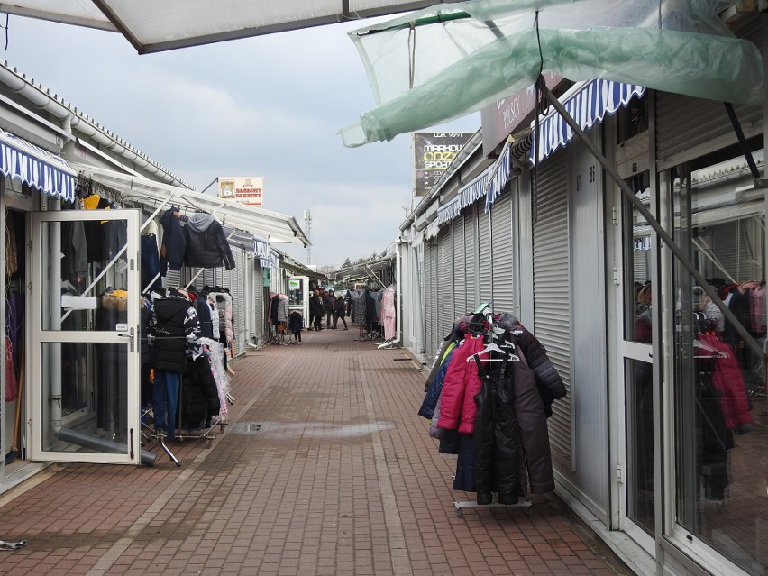 Bazar przy ulicy Kawaleryjskiej w Białymstoku. To tu...