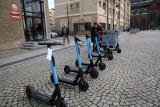 Polacy pokochali mikro elektromobilność. Nikt w Europie na taką skalę nie korzysta z e-hulajnóg czy elektrycznych rowerów