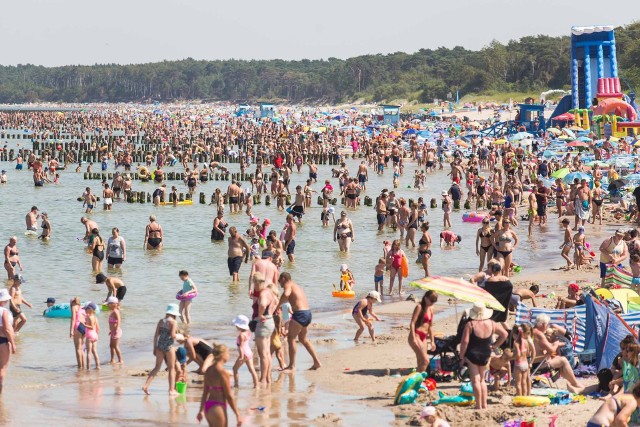 Tłumy plażowiczów w Ustce