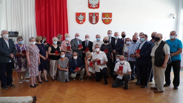 Urząd Miasta uhonorował pamiątkowymi medalami 70-letnich mieszkańców miasta, z okazji przypadającej w tym roku 70 rocznicy połączenia Golubia i Dobrzynia