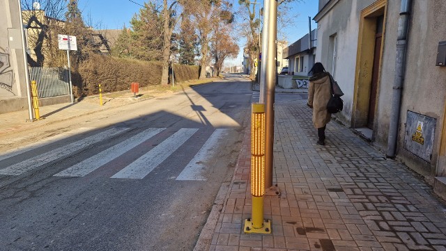 Strzeleckie starostwo zamontowało urządzenia na przejściach dla pieszych przy ul. Mickiewicza i Powstańców Śląskich.