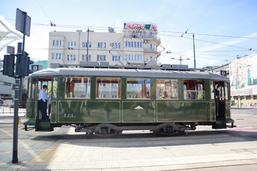 W Łodzi w trasę wyruszyły turystyczne tramwaje i autobusy. Można się nimi przejechać codziennie do 25 września