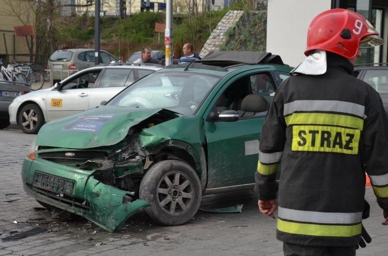 Wrocław: Wypadek na ul. Suchej, obok Dworca Głównego