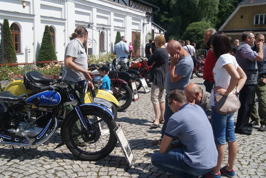 Wystawa starych motocykli przyciągnęła do Pszczyny rzesze...