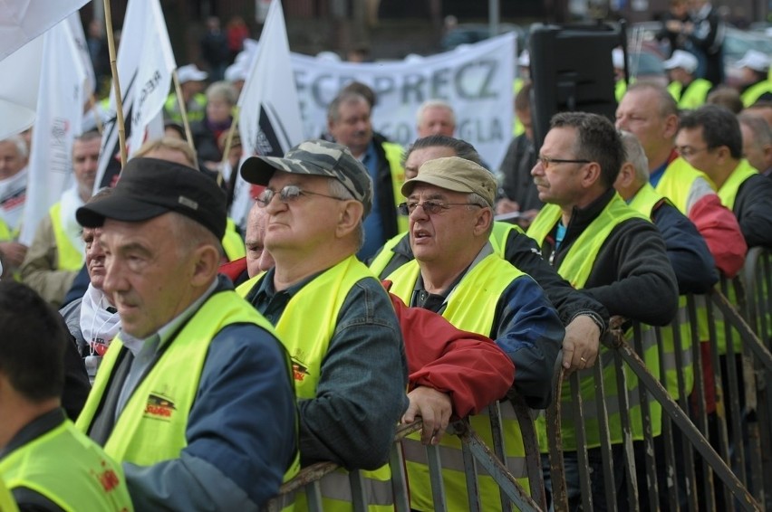 Protest emerytów w sprawie deputatu. Kompania Węglowa: Chcielibyśmy, nie pozwala sytuacja finansowa