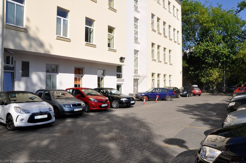 Urząd Miejski: Powstają nowe miejsca parkingowe dla mieszkańców (zdjęcia)