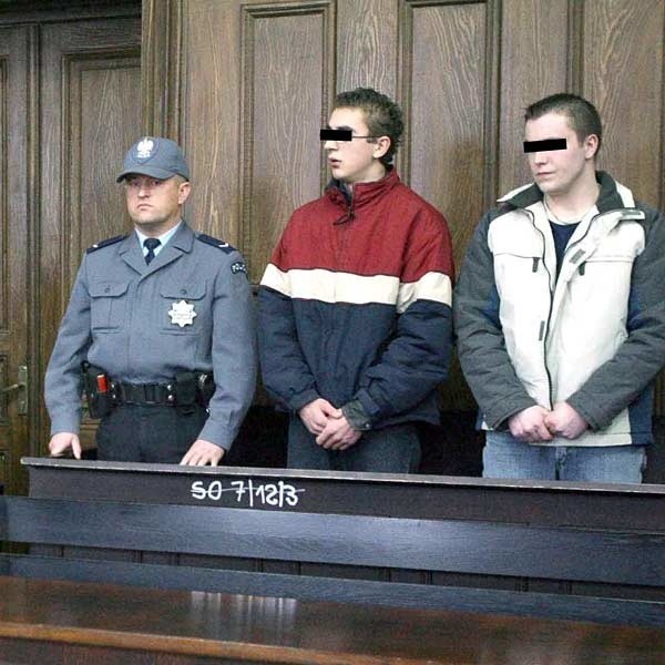 Dominik W. i Roman F. na sali sądowej podczas ogłaszania wyroku.