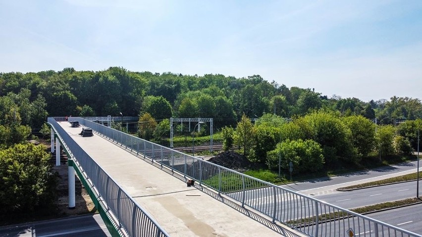 Kraków. Kładka pieszo-rowerowa już prawie gotowa. Wygląda imponująco [ZDJĘCIA] 11.05