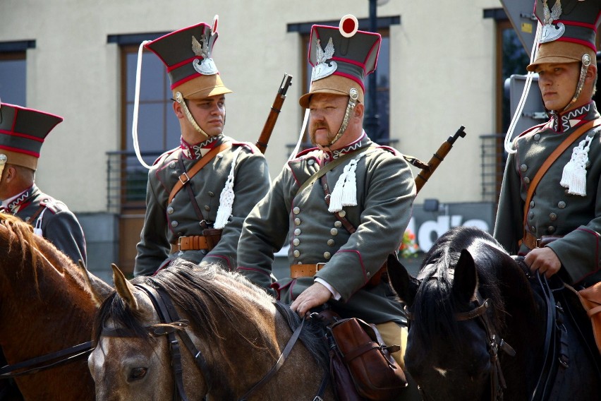 Rewia kawalerii na pl. Litewskim w 100. rocznicę wkroczenia ułanów (ZDJĘCIA)