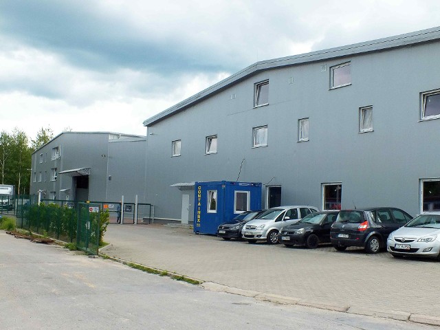 Te dwie hale produkcyjne wynajęła starachowicka firma PKC Group Motherson, dla rozszerzenia produkcji wiązek elektrycznych