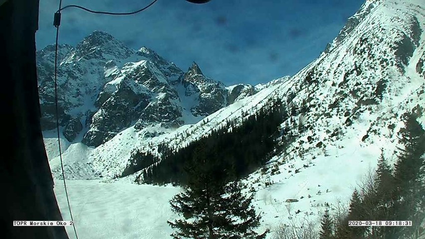 Tatry. W górach pusto i niebezpiecznie. Jest drugi stopień zagrożenia lawinowego