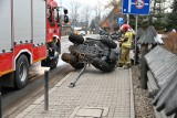 Wypadek quada w Zakopanem. Pojazd wywrócił się i skosił dwa słupki. Jedna osoba została poszkodowana 