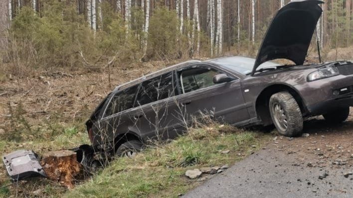 Wypadek na drodze Gleba-Kadzidło, 31.03.2023 auto wpadło do przydrożnego rowu