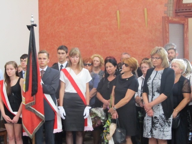 Pogrzeb Bożeny Koronkiewicz. Dyrektorkę X LO we Wrocławiu żegnały setki osób (ZDJĘCIA)