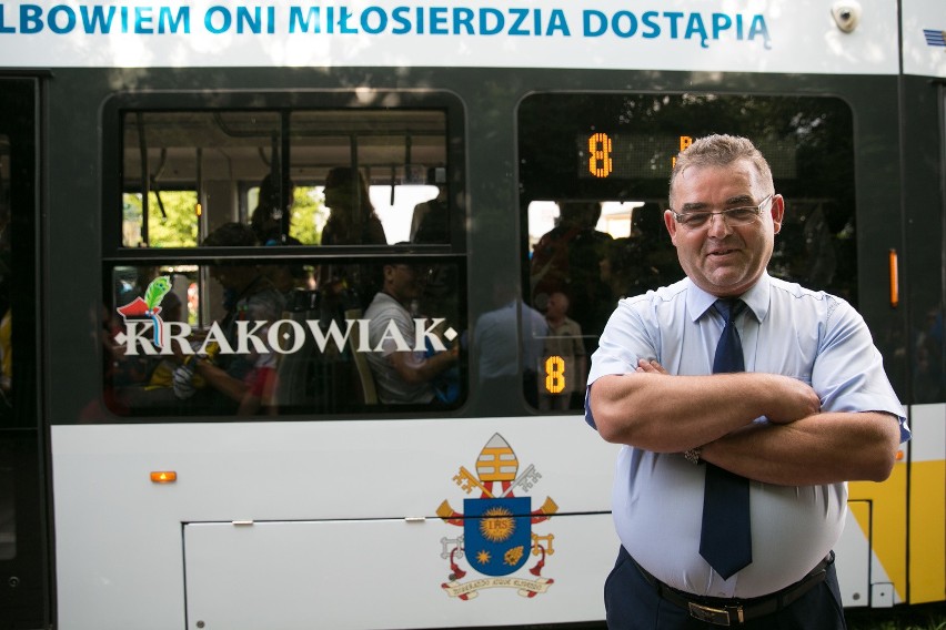 ŚDM 2016. To oni zawieźli papieża tramwajem na Błonia [ZDJĘCIA, WIDEO]