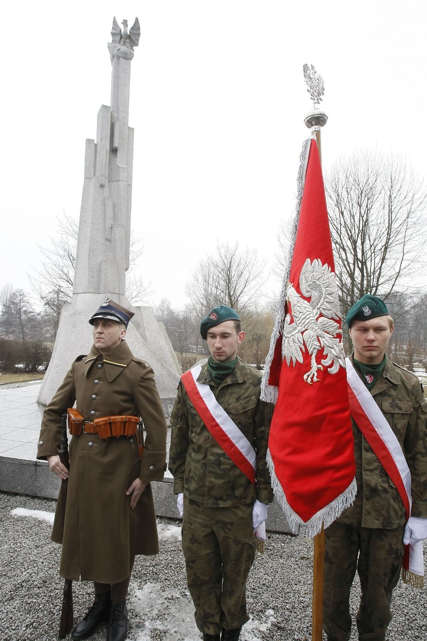 Uroczystość z okazji 79. rocznicy utworzenia Armii „Łódź” pod pomnikiem upamiętniającym jej żołnierzy