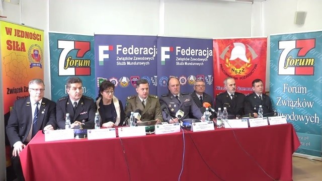 W Warszawie odbyła się konferencja zorganizowana przez Federację Związków Zawodowych Służb Mundurowych reprezentującą interesy policjantów, strażaków, strażników granicznych, funkcjonariuszy Służby Więziennej oraz Celno-Skarbowej