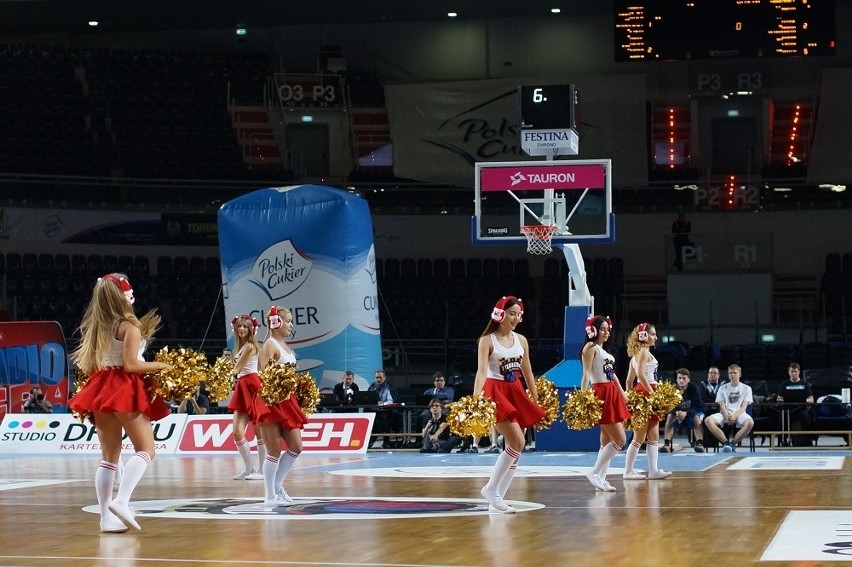 Zdjęcia Cheerleaders Toruń podczas niedzielnego meczu w...