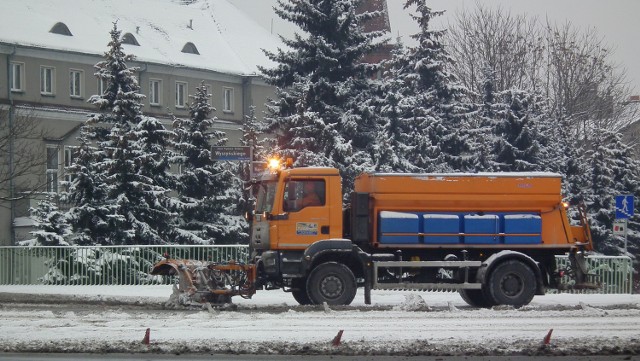 Zimą na ulice wyjedzie ponad 60 pojazdów odśnieżających