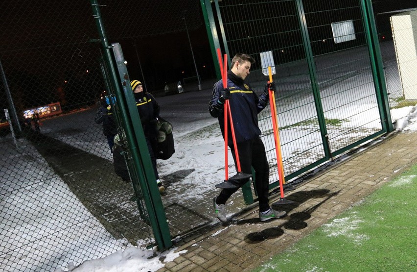 Pierwszy trening na boisku Elany w 2017 roku.