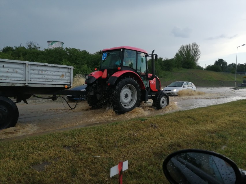 Gwałtowny ulewy są w stanie spowodować podtopienia w...