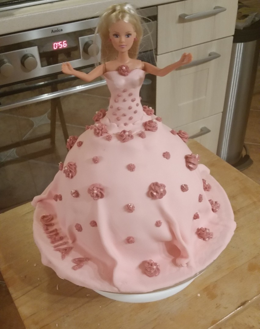 Piękna dekoracja tortu dla dziewczynki...