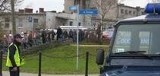 Ewakuacja dzieci ze szkoły w Gubinie. Dyrektor powiadomił policję o znalezieniu bomby. Na szczęście to tylko ćwiczenia