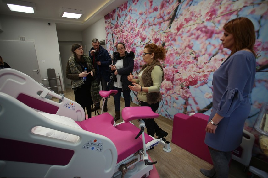 Przyszłe matki zwiedzały przyszłą porodówkę w słupskim szpitalu