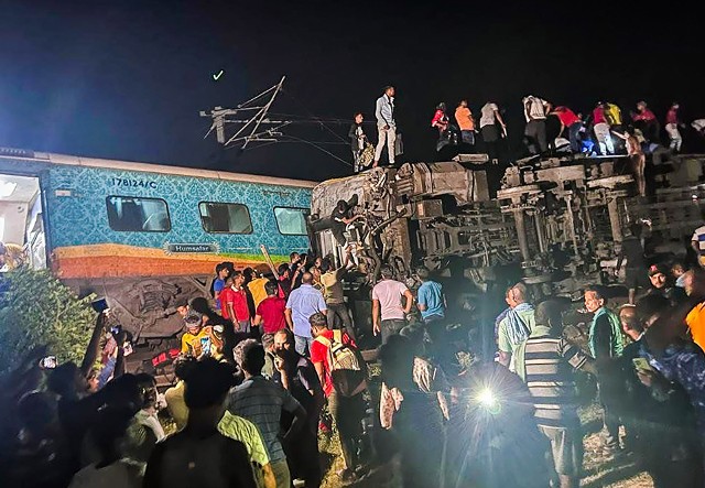 Tragedia w Indiach. Setki ofiar po wypadku pociągu.