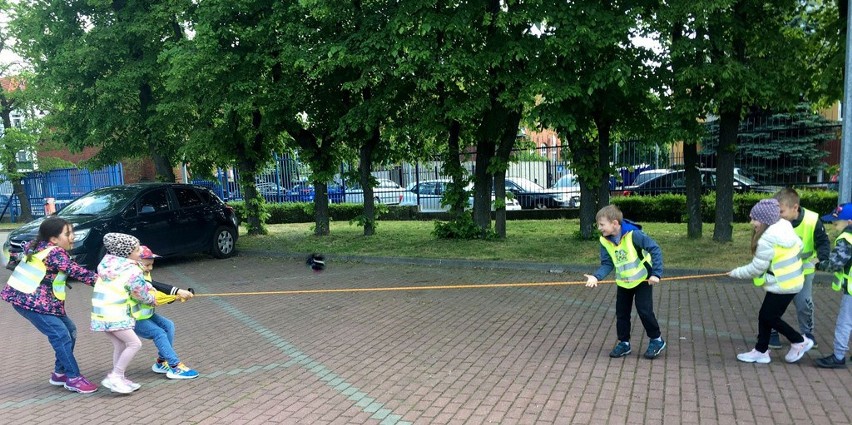 Przedszkolaki ze Wzgórza Wolności z wizytą w Komendzie Miejskiej Policji w Bydgoszczy [zdjęcia]