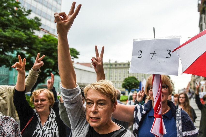 2 to nie 3: Kolejne protesty w obronie sądów