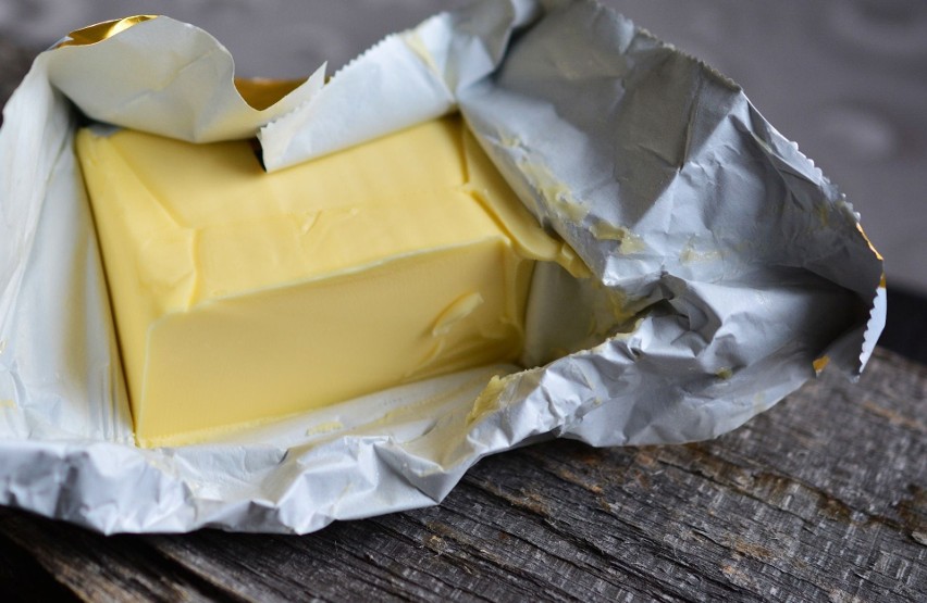 Masło musi zawierać nie mniej niż 80 procent i mniej niż 90...