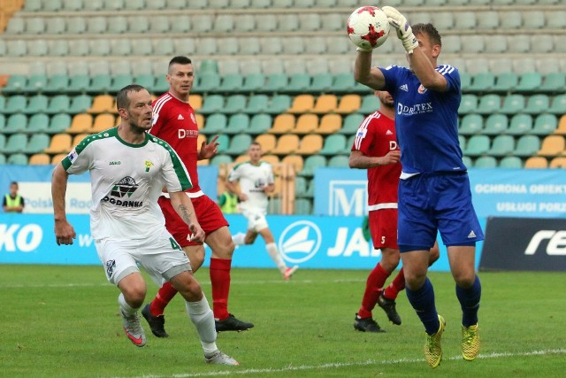 Przemysław Pitry (z lewej) rozegrał w niedzielę pierwszy ligowy mecz od czterech miesięcy
