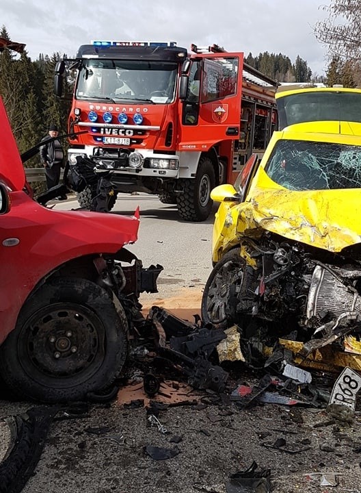 Podhale. Wypadek w Leśnicy. Dwie osoby trafiły do szpitala [ZDJĘCIA]