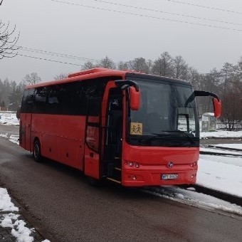 Zakupiony autobus pozwoli sprawniej zorganizować transport uczniów do obu szkół w gminie Borkowice.