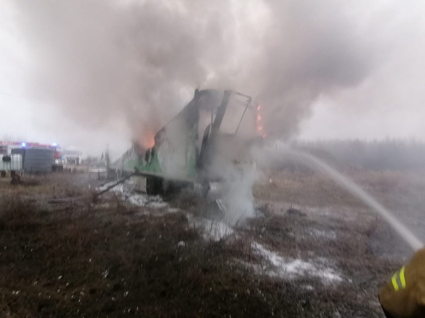 Ogień strawił naczepę ciężarówki