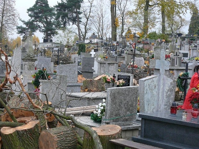 Będzie kwesta na renowację nagrobków na parafialnym cmentarzu w Wąchocku