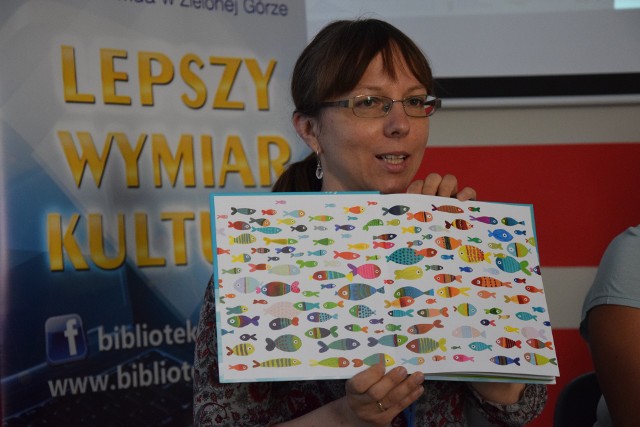 Agnieszka Ginko-Humphries zachęca do czytania książek.