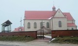 Ależ pomysł! W niedzielę będą szczepić ludzi w kościele w Makoszynie, w gminie Bieliny.  Proboszcz zaprasza