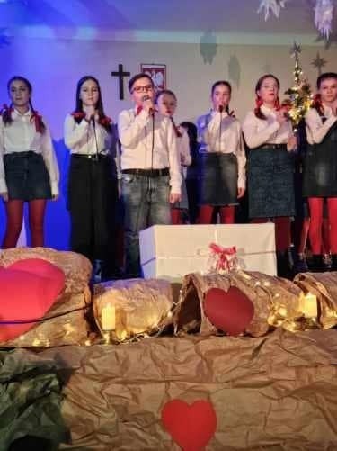  Świąteczny koncert  "Od Serca Do Ucha" w Gorzyczanach, w gminie Samborzec. To było międzypokoleniowe kolędowanie