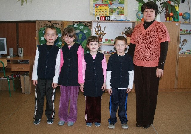 Klasa IWychowawczyni: Wieslawa Jednacz. Uczniowie: Magdalena Gancarz, Jolanta Harasiuk, Kamil Olak, Przymyslaw Szpyt.