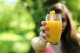 Czy na diecie można pić soki owocowe? Sprawdź, czy zawarty w nich cukier szkodzi i ile szklanek dziennie soku można spożyć