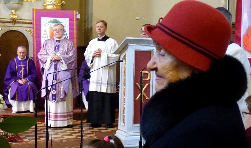 Biskup Andrzej Kaleta odprawił mszę prymicyjną w rodzinnej parafii w Busku-Zdroju