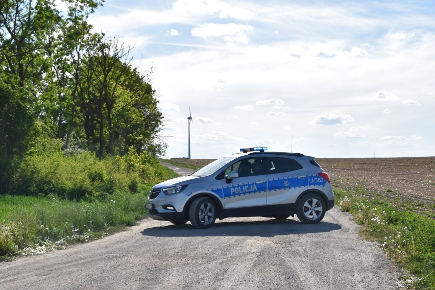 Jeden z policjantów został ranny w nogę, drugi w brzuch....