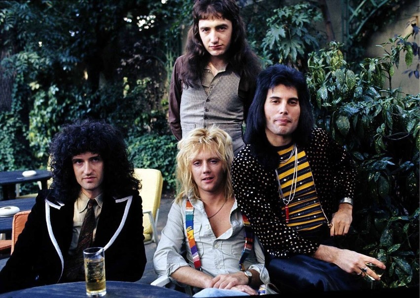 Grupa Queen wydała łącznie 14 albumów studyjnych. Pierwszy -...